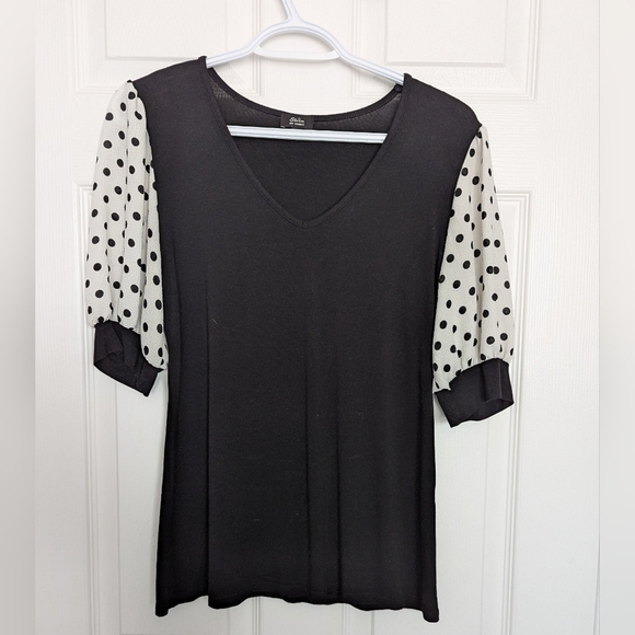 🎈Storm Women's (Size Medium) Black V-Neck Top With Polka Dot Puff Sleeves - Picture 1 of 12
